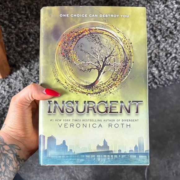 Other - 'Insurgent' Book - Green Cover